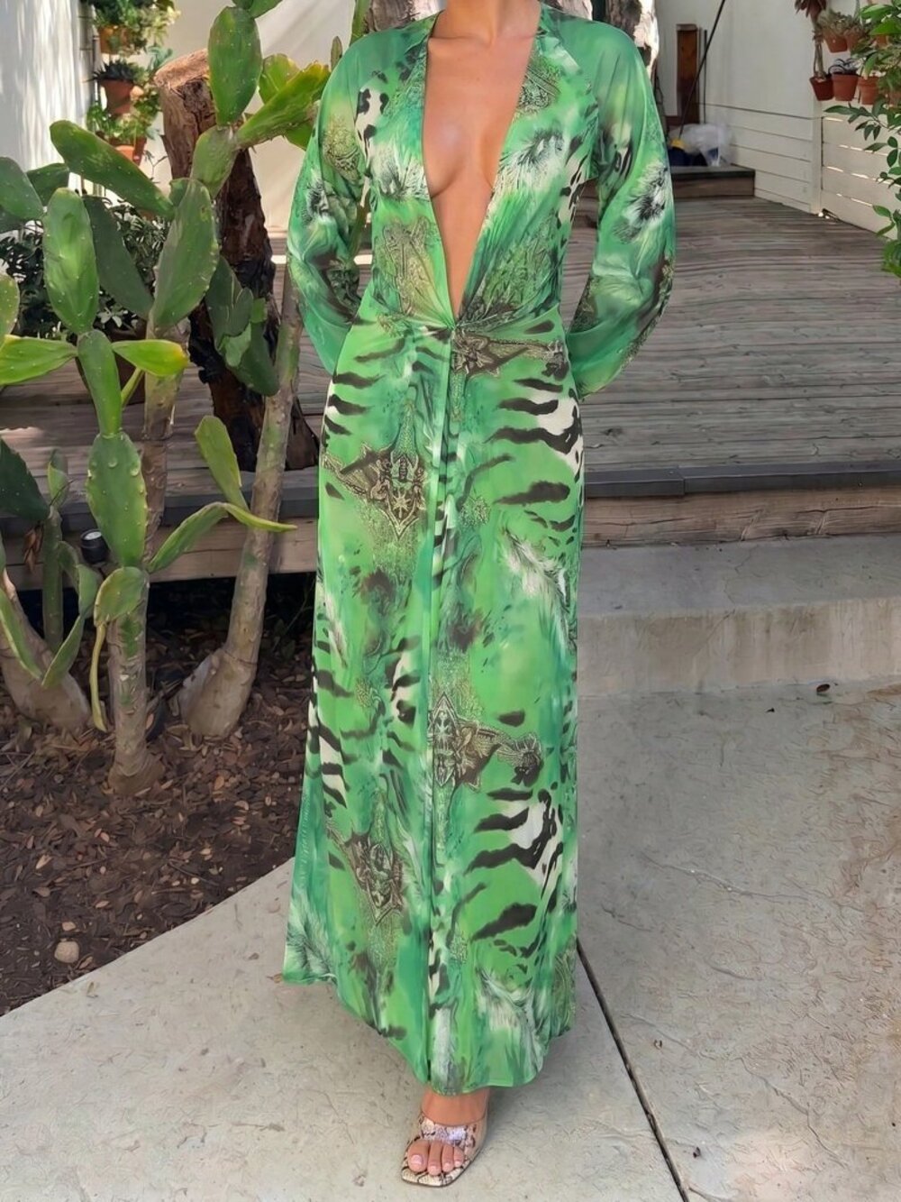 Green Casual Elegant Women's Deep V-Neck Long Sleeve Loose Dress - Picture 2 of 5